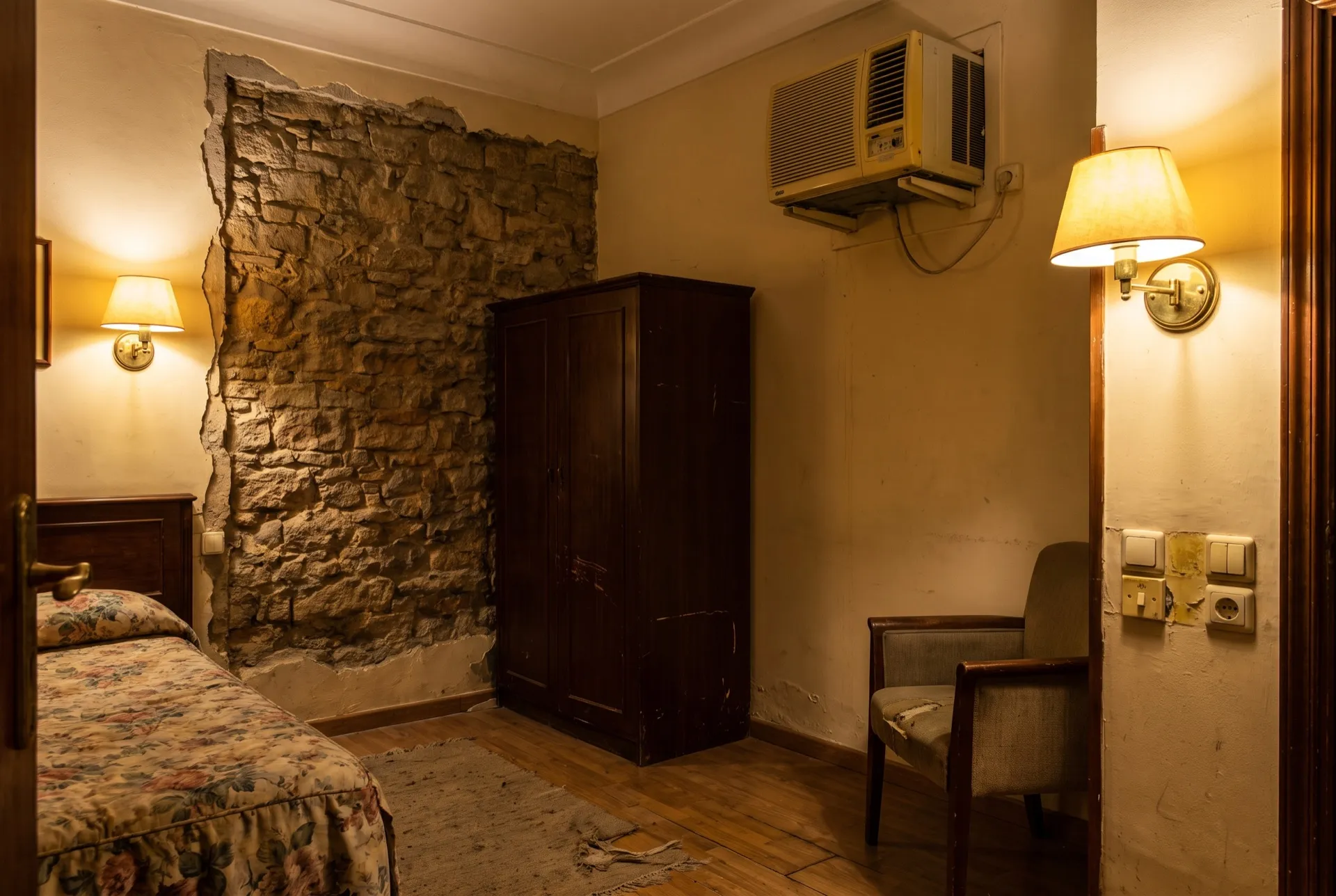 Antes — habitación del hotel boutique del Gótico